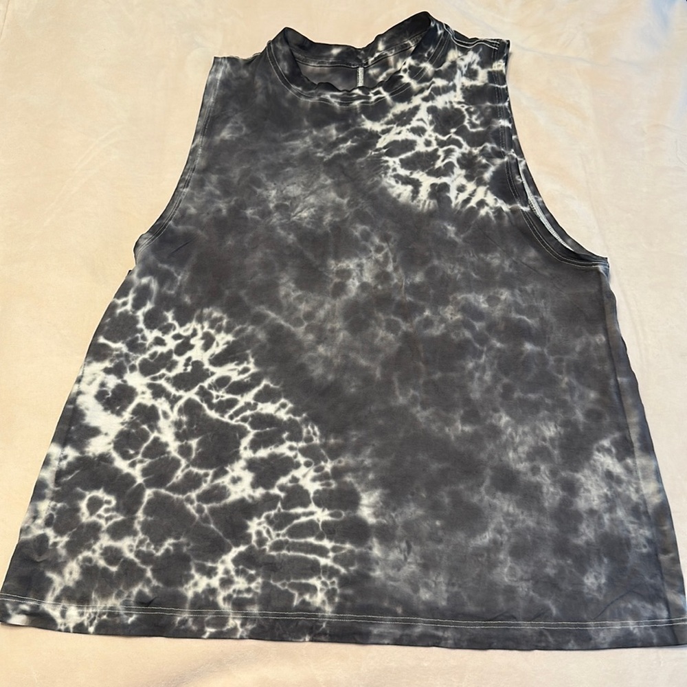 Lululemon muscle shirt